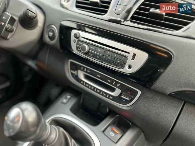Чорний Рено Гранд Сценік, об'ємом двигуна 1.5 л та пробігом 225 тис. км за 10799 $, фото 57 на Automoto.ua