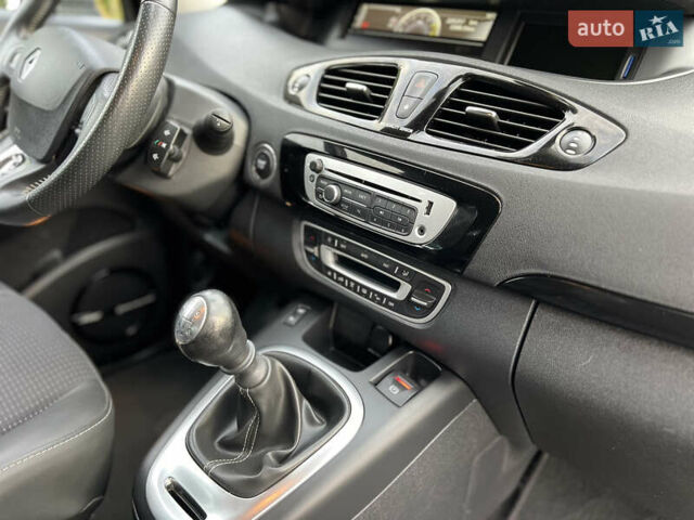 Чорний Рено Гранд Сценік, об'ємом двигуна 1.5 л та пробігом 225 тис. км за 10799 $, фото 56 на Automoto.ua