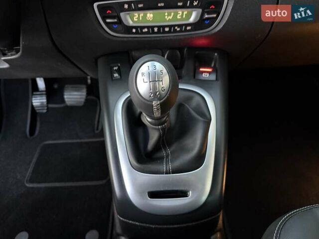 Черный Рено Гранд Сценик, объемом двигателя 1.6 л и пробегом 230 тыс. км за 9900 $, фото 37 на Automoto.ua