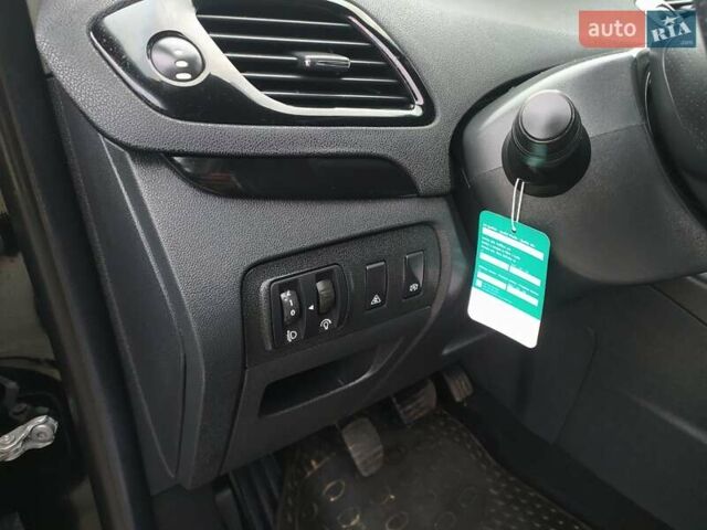 Черный Рено Гранд Сценик, объемом двигателя 1.6 л и пробегом 202 тыс. км за 9999 $, фото 17 на Automoto.ua