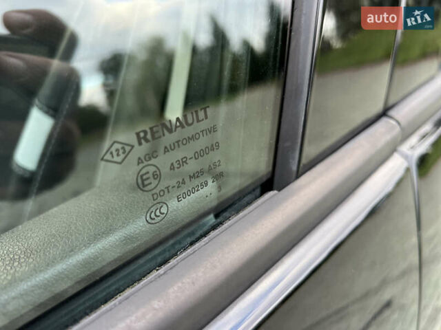 Чорний Рено Гранд Сценік, об'ємом двигуна 1.5 л та пробігом 225 тис. км за 10799 $, фото 32 на Automoto.ua