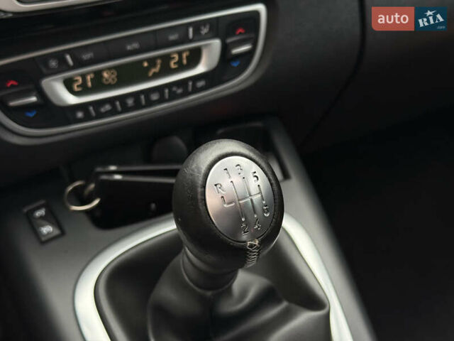 Черный Рено Гранд Сценик, объемом двигателя 1.5 л и пробегом 224 тыс. км за 11400 $, фото 77 на Automoto.ua