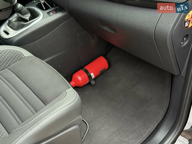 Черный Рено Гранд Сценик, объемом двигателя 1.5 л и пробегом 224 тыс. км за 11400 $, фото 106 на Automoto.ua