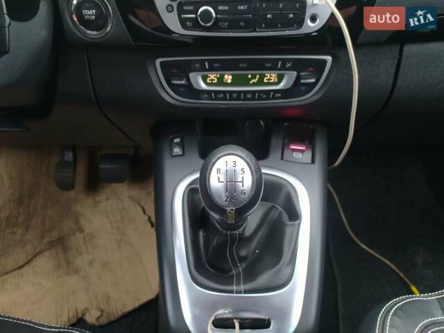 Черный Рено Гранд Сценик, объемом двигателя 1.6 л и пробегом 202 тыс. км за 9999 $, фото 38 на Automoto.ua