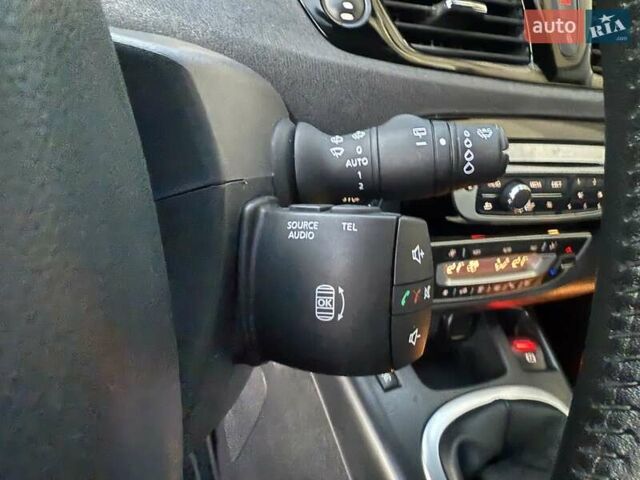 Черный Рено Гранд Сценик, объемом двигателя 1.6 л и пробегом 230 тыс. км за 9900 $, фото 28 на Automoto.ua