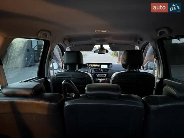 Черный Рено Гранд Сценик, объемом двигателя 1.6 л и пробегом 230 тыс. км за 9900 $, фото 60 на Automoto.ua