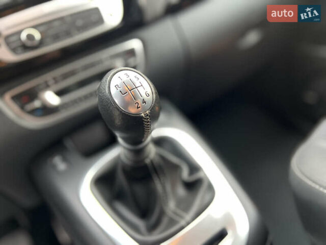 Чорний Рено Гранд Сценік, об'ємом двигуна 1.5 л та пробігом 225 тис. км за 10799 $, фото 44 на Automoto.ua