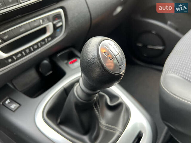 Чорний Рено Гранд Сценік, об'ємом двигуна 1.5 л та пробігом 225 тис. км за 10799 $, фото 43 на Automoto.ua
