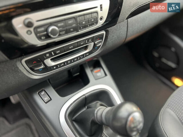 Чорний Рено Гранд Сценік, об'ємом двигуна 1.5 л та пробігом 225 тис. км за 10799 $, фото 47 на Automoto.ua