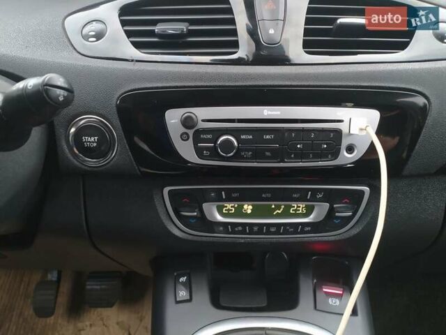 Черный Рено Гранд Сценик, объемом двигателя 1.6 л и пробегом 202 тыс. км за 9999 $, фото 37 на Automoto.ua