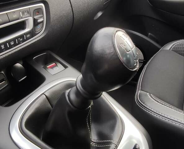 Черный Рено Гранд Сценик, объемом двигателя 2 л и пробегом 229 тыс. км за 11899 $, фото 24 на Automoto.ua