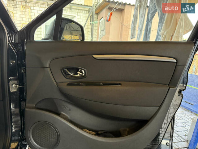 Черный Рено Гранд Сценик, объемом двигателя 1.5 л и пробегом 276 тыс. км за 10000 $, фото 11 на Automoto.ua