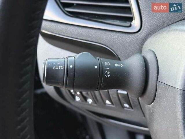 Черный Рено Гранд Сценик, объемом двигателя 1.6 л и пробегом 230 тыс. км за 9900 $, фото 27 на Automoto.ua