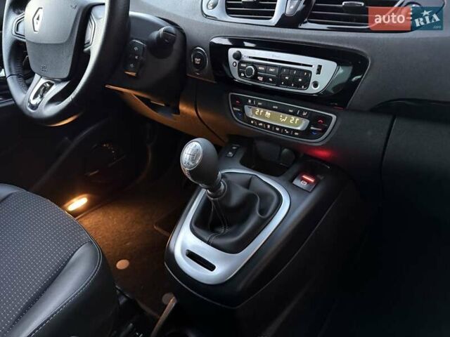 Черный Рено Гранд Сценик, объемом двигателя 1.6 л и пробегом 230 тыс. км за 9900 $, фото 71 на Automoto.ua