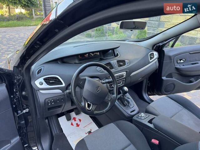 Черный Рено Гранд Сценик, объемом двигателя 0 л и пробегом 232 тыс. км за 7850 $, фото 3 на Automoto.ua