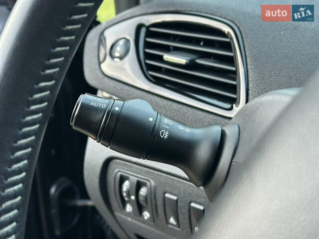 Черный Рено Гранд Сценик, объемом двигателя 1.6 л и пробегом 269 тыс. км за 10500 $, фото 15 на Automoto.ua