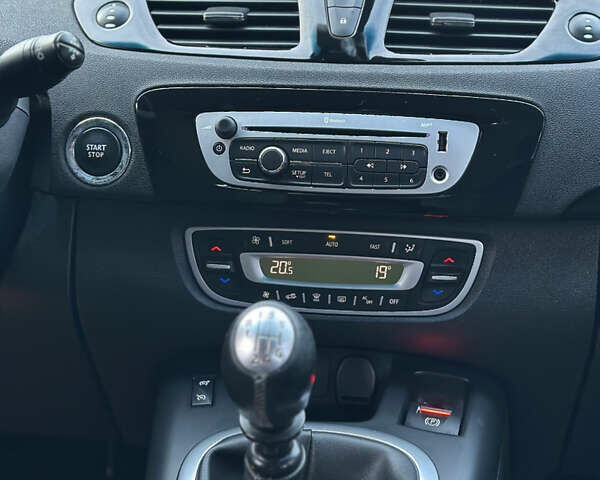 Черный Рено Гранд Сценик, объемом двигателя 1.6 л и пробегом 269 тыс. км за 10500 $, фото 62 на Automoto.ua