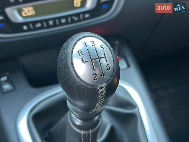 Черный Рено Гранд Сценик, объемом двигателя 1.6 л и пробегом 269 тыс. км за 10500 $, фото 26 на Automoto.ua