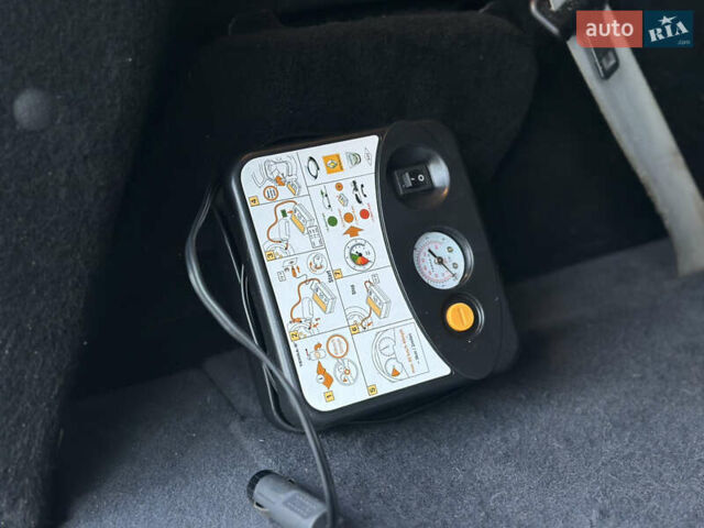 Черный Рено Гранд Сценик, объемом двигателя 1.6 л и пробегом 269 тыс. км за 10500 $, фото 45 на Automoto.ua