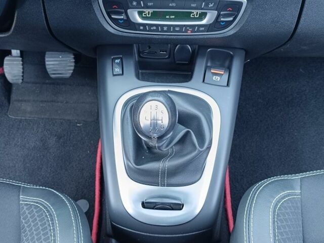 Черный Рено Гранд Сценик, объемом двигателя 1.6 л и пробегом 200 тыс. км за 268 $, фото 14 на Automoto.ua