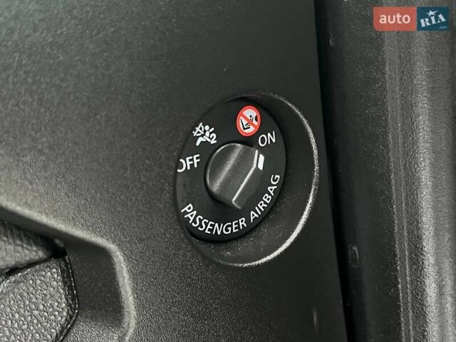 Черный Рено Гранд Сценик, объемом двигателя 1.6 л и пробегом 198 тыс. км за 15400 $, фото 48 на Automoto.ua