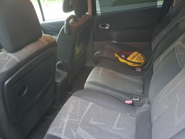 Черный Рено Гранд Сценик, объемом двигателя 1.9 л и пробегом 250 тыс. км за 1500 $, фото 5 на Automoto.ua