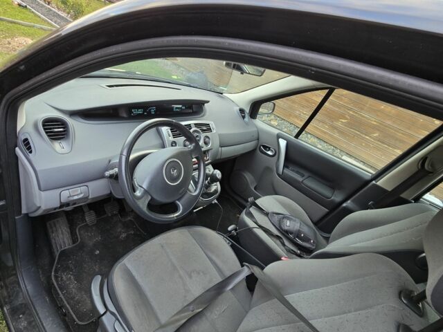 Черный Рено Гранд Сценик, объемом двигателя 1.6 л и пробегом 248 тыс. км за 5300 $, фото 5 на Automoto.ua