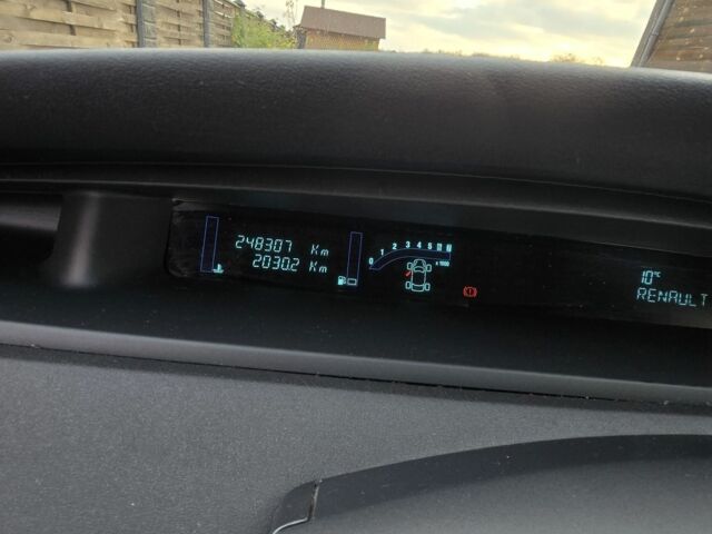 Черный Рено Гранд Сценик, объемом двигателя 1.6 л и пробегом 248 тыс. км за 5300 $, фото 6 на Automoto.ua