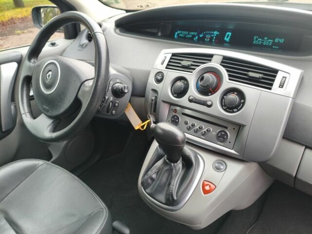 Черный Рено Гранд Сценик, объемом двигателя 2 л и пробегом 110 тыс. км за 7150 $, фото 19 на Automoto.ua