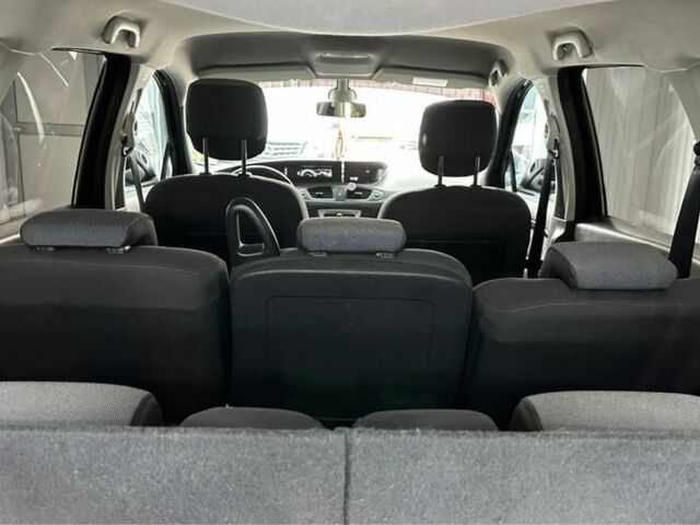 Черный Рено Гранд Сценик, объемом двигателя 1.6 л и пробегом 222 тыс. км за 8500 $, фото 6 на Automoto.ua