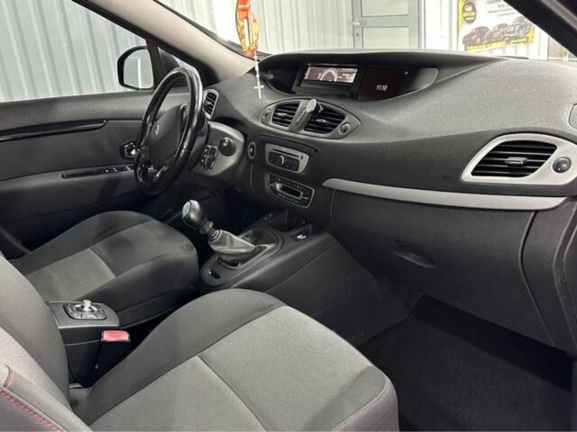 Черный Рено Гранд Сценик, объемом двигателя 1.6 л и пробегом 222 тыс. км за 8500 $, фото 7 на Automoto.ua