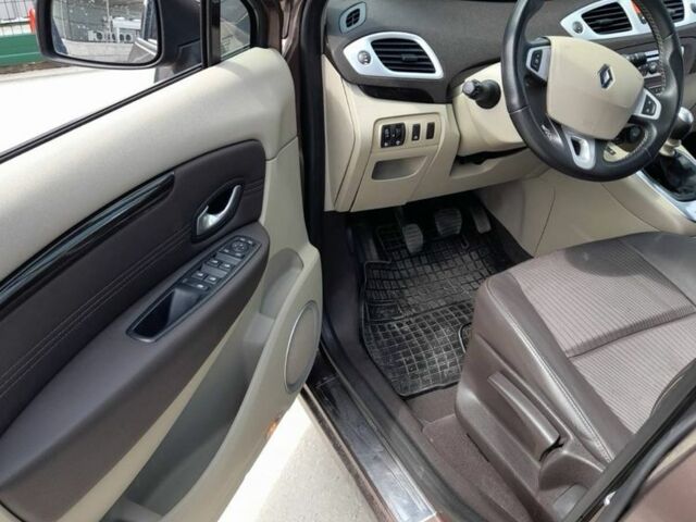 Коричневый Рено Гранд Сценик, объемом двигателя 1.9 л и пробегом 318 тыс. км за 6900 $, фото 4 на Automoto.ua