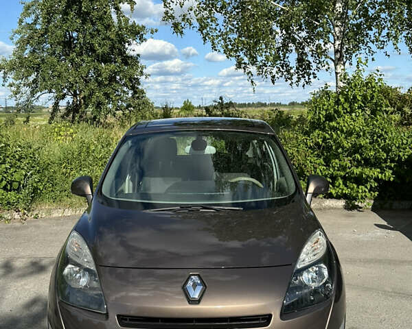 Коричневий Рено Гранд Сценік, об'ємом двигуна 1.5 л та пробігом 237 тис. км за 8300 $, фото 1 на Automoto.ua