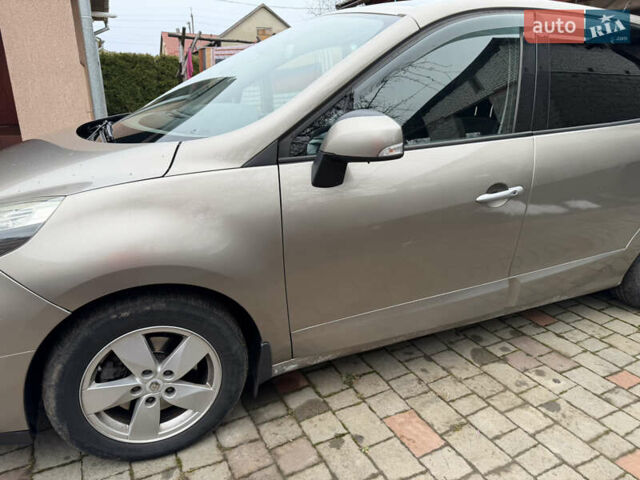 Коричневый Рено Гранд Сценик, объемом двигателя 1.9 л и пробегом 323 тыс. км за 6700 $, фото 3 на Automoto.ua