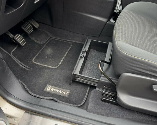 Коричневый Рено Гранд Сценик, объемом двигателя 1.9 л и пробегом 323 тыс. км за 6700 $, фото 25 на Automoto.ua