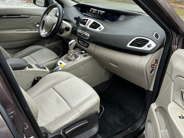 Коричневий Рено Гранд Сценік, об'ємом двигуна 2 л та пробігом 301 тис. км за 6900 $, фото 3 на Automoto.ua