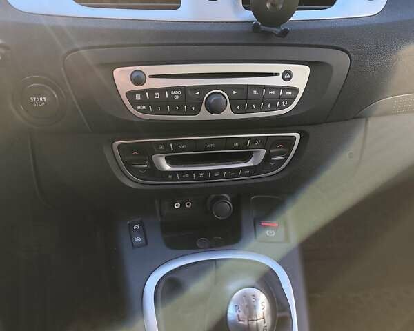 Коричневый Рено Гранд Сценик, объемом двигателя 1.9 л и пробегом 240 тыс. км за 7100 $, фото 6 на Automoto.ua