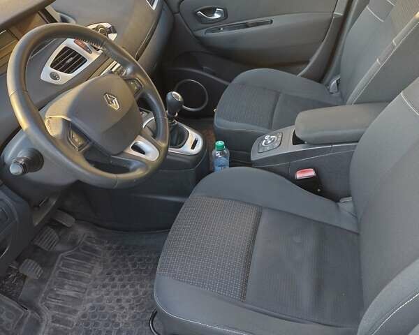 Коричневый Рено Гранд Сценик, объемом двигателя 1.9 л и пробегом 240 тыс. км за 7100 $, фото 1 на Automoto.ua