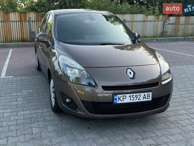 Коричневый Рено Гранд Сценик, объемом двигателя 1.5 л и пробегом 250 тыс. км за 7500 $, фото 2 на Automoto.ua
