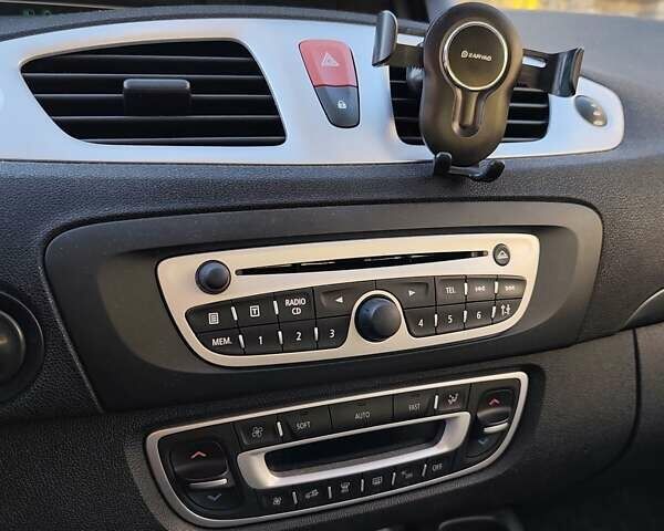 Коричневый Рено Гранд Сценик, объемом двигателя 1.9 л и пробегом 240 тыс. км за 7100 $, фото 2 на Automoto.ua