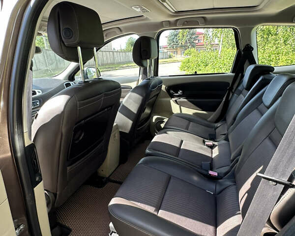 Коричневий Рено Гранд Сценік, об'ємом двигуна 1.5 л та пробігом 237 тис. км за 8300 $, фото 11 на Automoto.ua