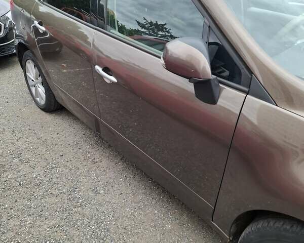 Коричневий Рено Гранд Сценік, об'ємом двигуна 2 л та пробігом 240 тис. км за 6700 $, фото 4 на Automoto.ua