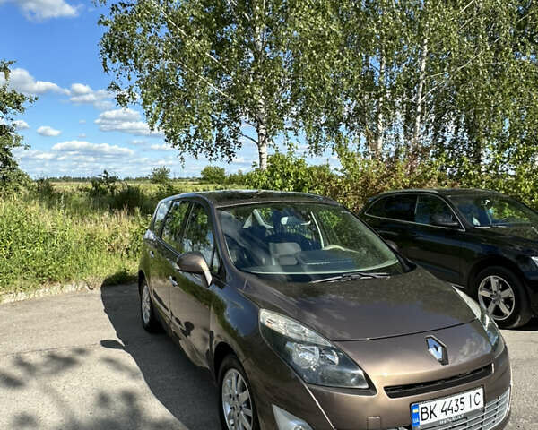 Коричневий Рено Гранд Сценік, об'ємом двигуна 1.5 л та пробігом 237 тис. км за 8300 $, фото 2 на Automoto.ua