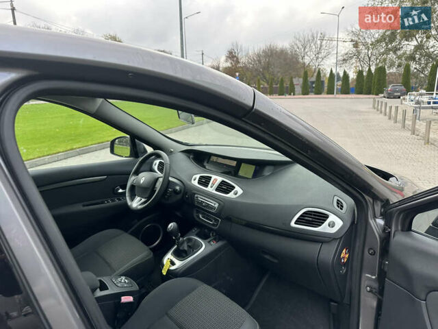 Коричневый Рено Гранд Сценик, объемом двигателя 1.9 л и пробегом 226 тыс. км за 7950 $, фото 19 на Automoto.ua