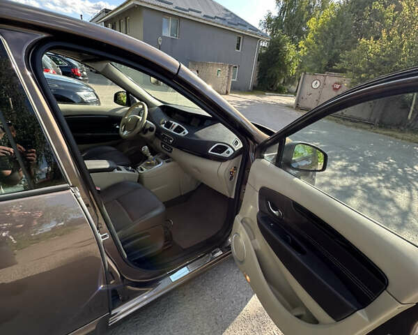 Коричневий Рено Гранд Сценік, об'ємом двигуна 1.5 л та пробігом 237 тис. км за 8300 $, фото 20 на Automoto.ua