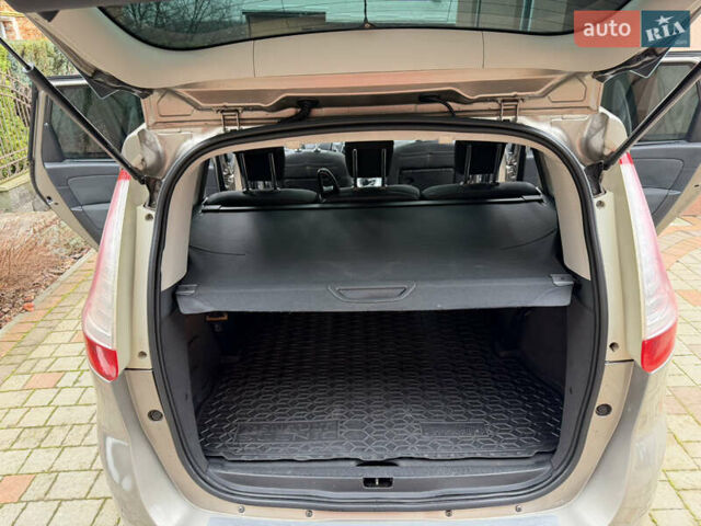 Коричневый Рено Гранд Сценик, объемом двигателя 1.9 л и пробегом 323 тыс. км за 6700 $, фото 28 на Automoto.ua