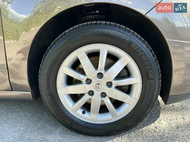 Коричневий Рено Гранд Сценік, об'ємом двигуна 1.5 л та пробігом 237 тис. км за 8300 $, фото 28 на Automoto.ua