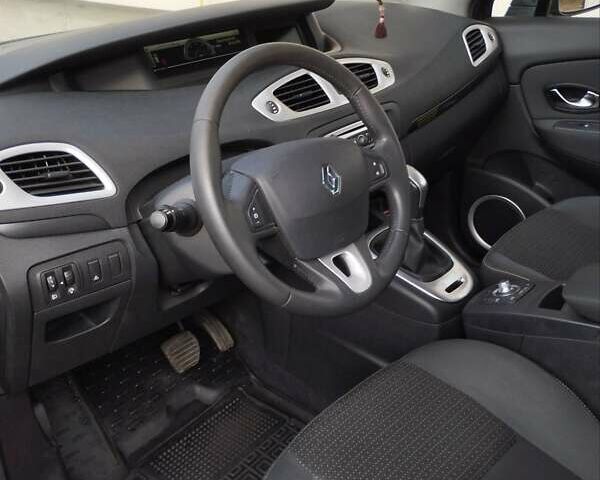 Коричневый Рено Гранд Сценик, объемом двигателя 2 л и пробегом 231 тыс. км за 9300 $, фото 1 на Automoto.ua