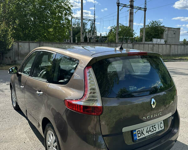 Коричневий Рено Гранд Сценік, об'ємом двигуна 1.5 л та пробігом 237 тис. км за 8300 $, фото 6 на Automoto.ua