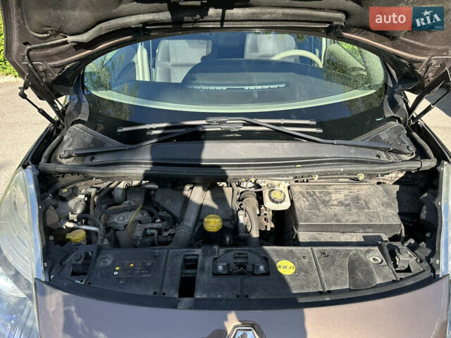 Коричневий Рено Гранд Сценік, об'ємом двигуна 1.5 л та пробігом 237 тис. км за 8300 $, фото 31 на Automoto.ua